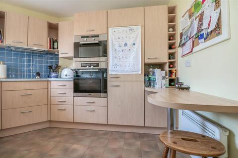 66 Fields Court, Warwick, CV34 5HP