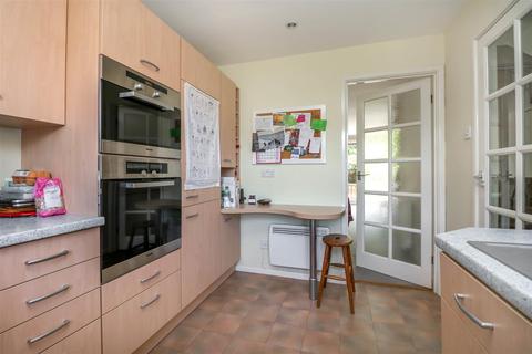 66 Fields Court, Warwick, CV34 5HP
