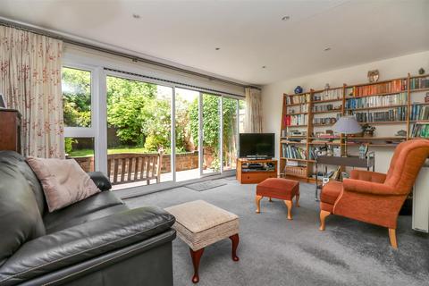 66 Fields Court, Warwick, CV34 5HP