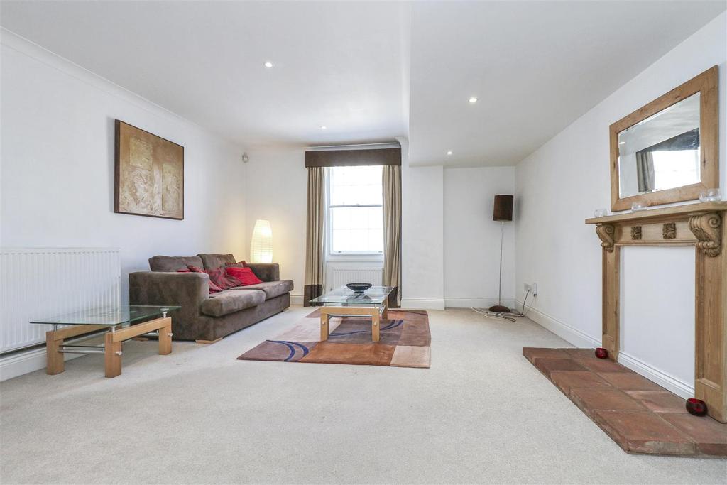 Neville Court, Jury Street, Warwick 2 bed apartment £297,500