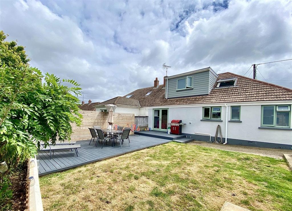 Ellerslie Road, Sticklepath, Barnstaple 4 bed chalet £375,000