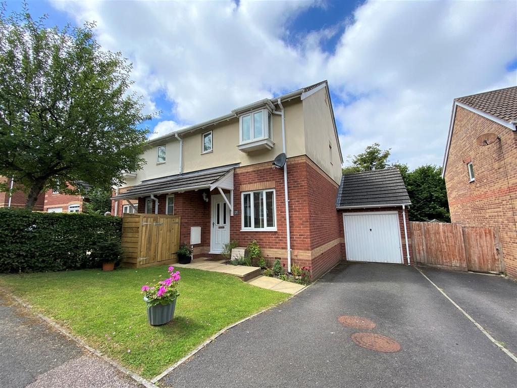 Coppice Gate, Barnstaple 3 bed semidetached house £330,000
