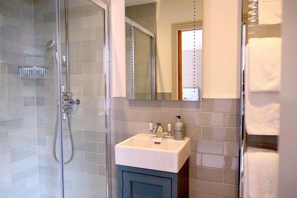 DHA - Langdale Bedroom 3 Ensuite.jpg