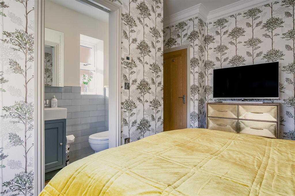 Langdale Bedroom 2(1).jpg