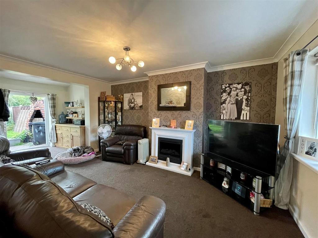 Waldron Avenue, Brierley Hill, DY5 3RU 3 bed semidetached house £195,000