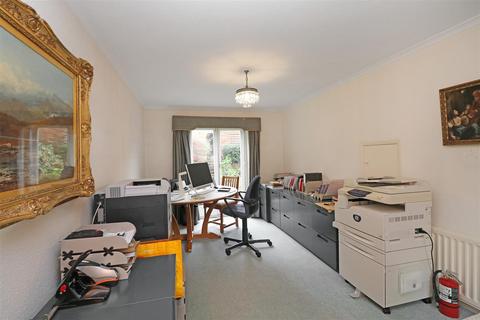 3, Castle Court Castle Lane, Warwick, CV34 4EB