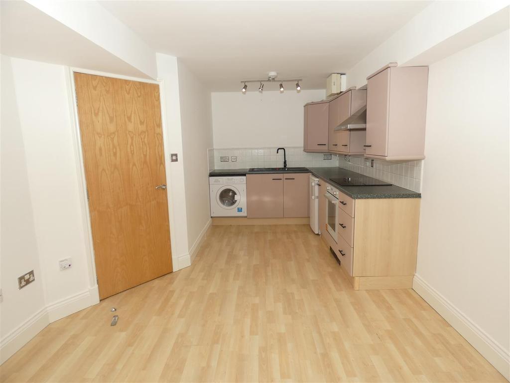 Roper Road, Canterbury 1 bed flat to rent £795 pcm (£183 pw)