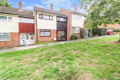 32 Finchmoor, Harlow, CM18 6UD