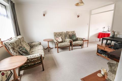 32 Finchmoor, Harlow, CM18 6UD