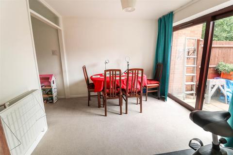 32 Finchmoor, Harlow, CM18 6UD