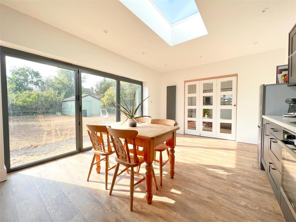 Kitchen/Breakfast Area