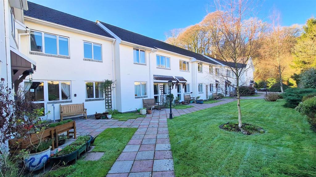 NO ONWARD CHAIN Parkwood Court, Tavistock 1 bed retirement property