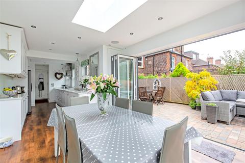3 bedroom semi-detached house for sale - Barrow Green Road, Oxted