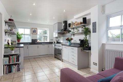 40 Aintree Road, Stratford-upon-avon, CV37 9FU