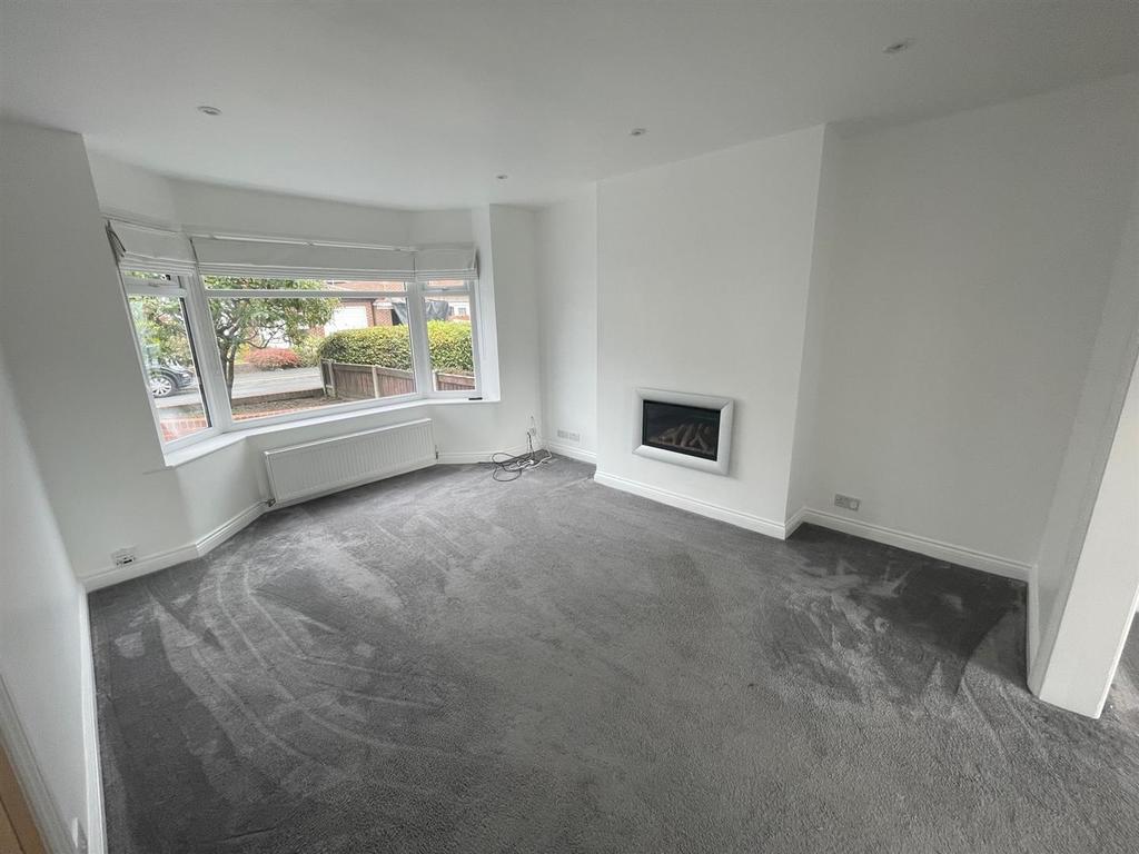 Goodwood Crescent, Timperley, Altrincham 3 bed semidetached house £
