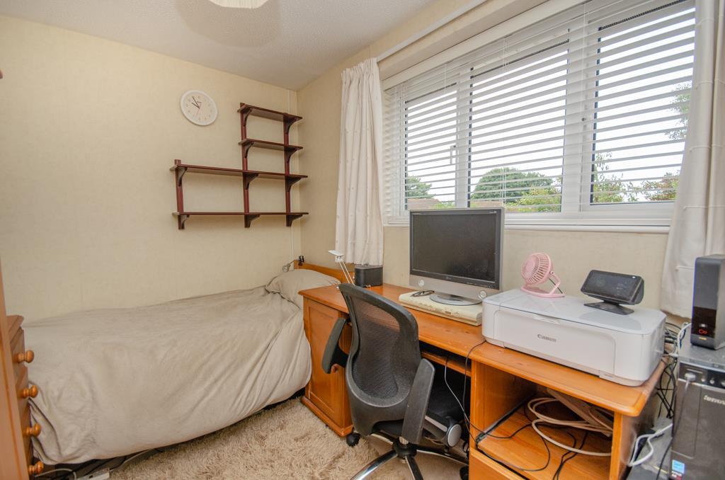 Bed 2.jpg