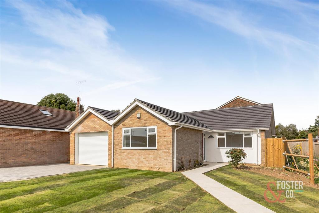 Hawthorn Road, Worthing 3 bed detached bungalow £650,000