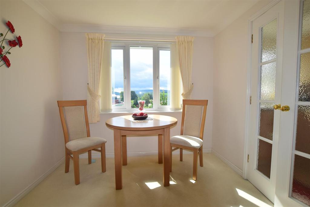 NO ONWARD CHAIN Abbey Rise, Tavistock 1 bed retirement property £