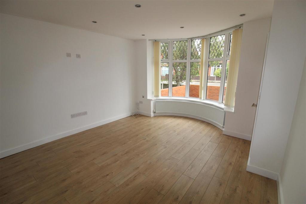 Turner Bridge Road, Bolton 3 bed semidetached house £825 pcm (£190 pw)