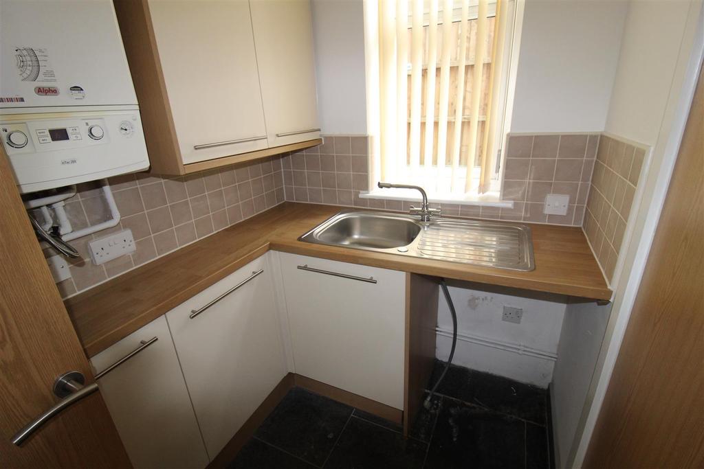Turner Bridge Road, Bolton 3 bed semidetached house £825 pcm (£190 pw)