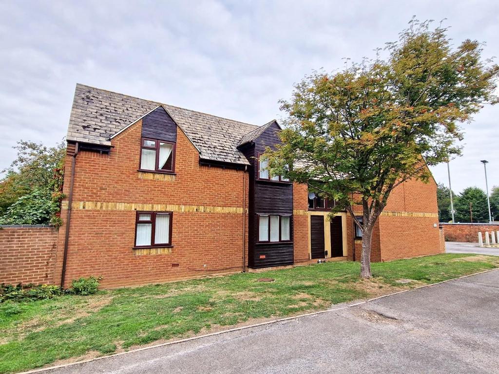 Westholm Court, Bicester, Oxfordshire 2 bed apartment £225,000