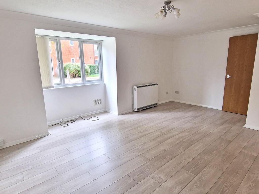 Westholm Court, Bicester, Oxfordshire 2 bed apartment £225,000