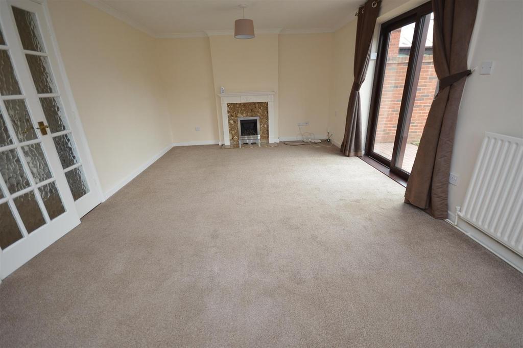 Camelot Street, Ruddington, Nottingham 3 bed detached house £1,050