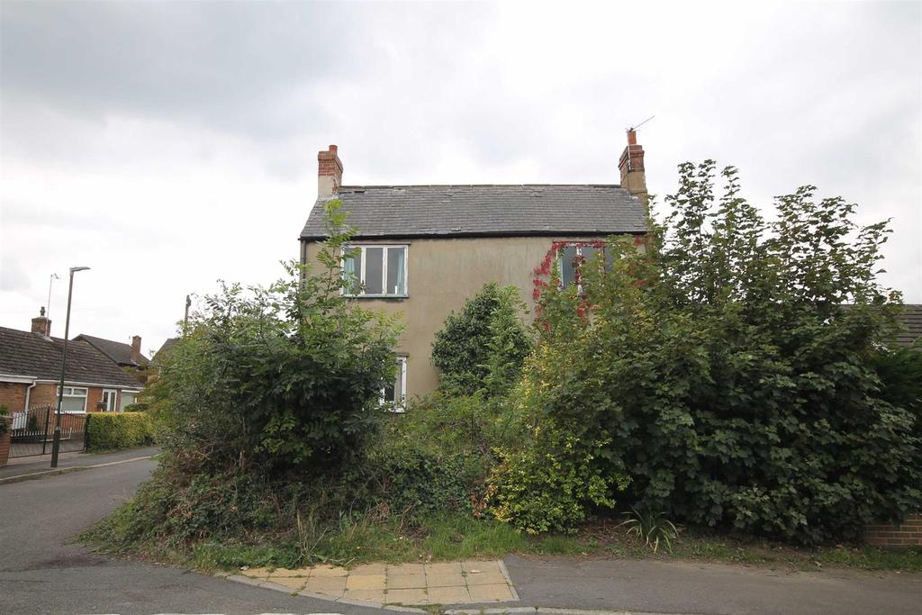 Newbold Back Lane, Chesterfield 2 bed detached house £155,000