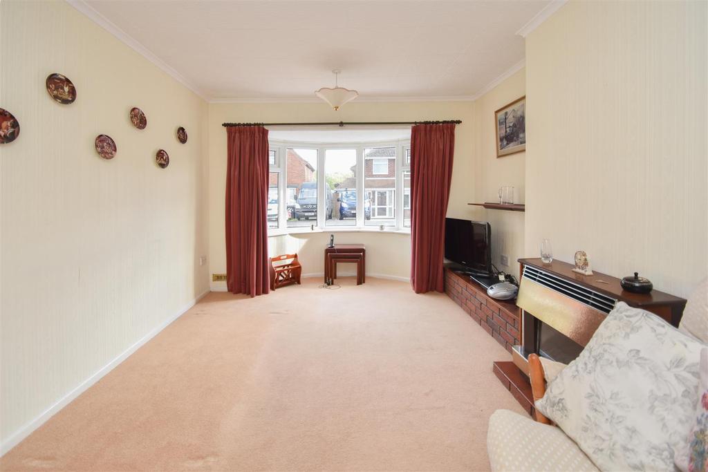 15 Kirkstone Crescent, Wombourne 2 bed semidetached bungalow £265,000