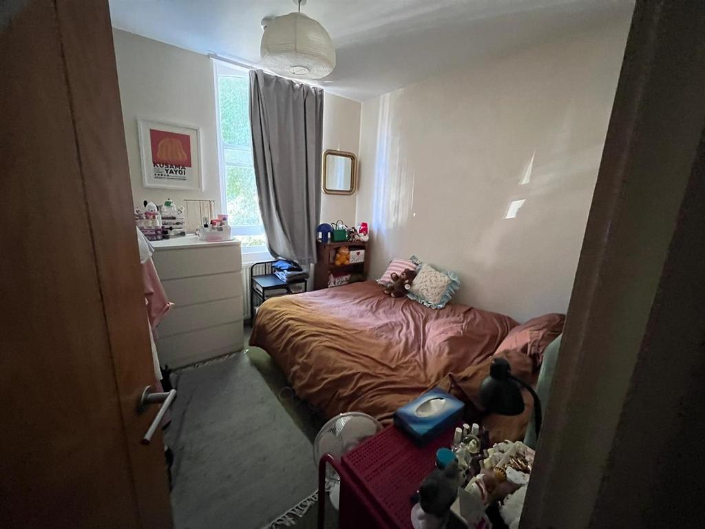 Norton Road, Hove 1 bed flat £995 pcm (£230 pw)