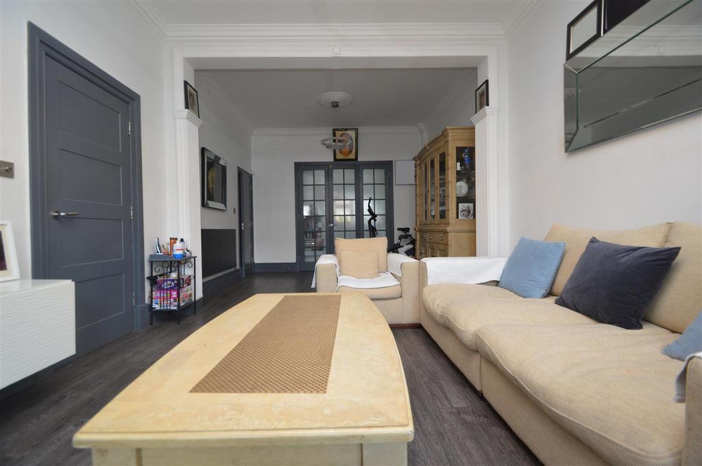 Cavendish Gardens, Ilford, IG1 3EA 6 bed terraced house for sale £
