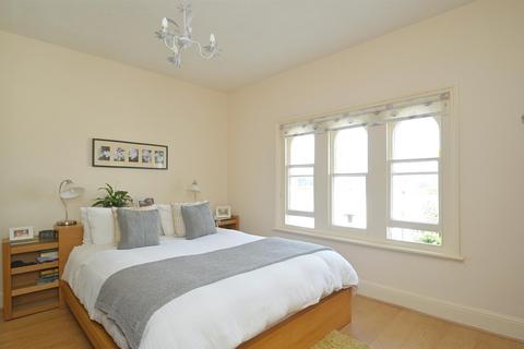 5 bedroom end of terrace house for sale, SCOPE FOR SELF-CONTAINED FLAT * SANDOWN
