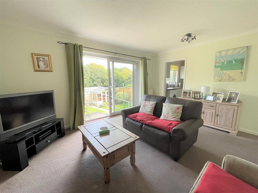 Valley Road, Bridport 2 bed bungalow £295,000