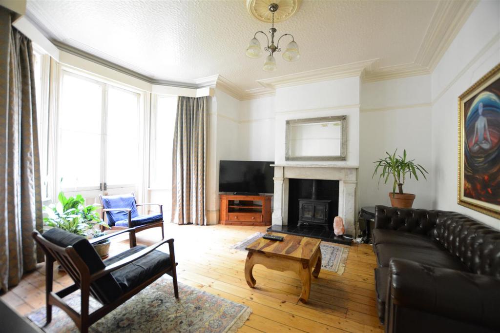 Elm Avenue, Nottingham 4 bed semidetached house £450,000