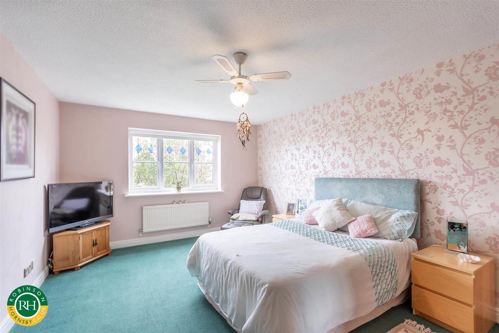 Master bedroom (2).jpg