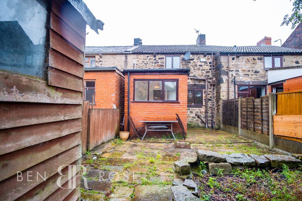 Eaves Lane, Chorley 2 bed terraced house £695 pcm (£160 pw)