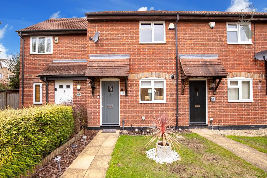 The Pines, Laindon, Basildon 2 bed house £1,300 pcm (£300 pw)