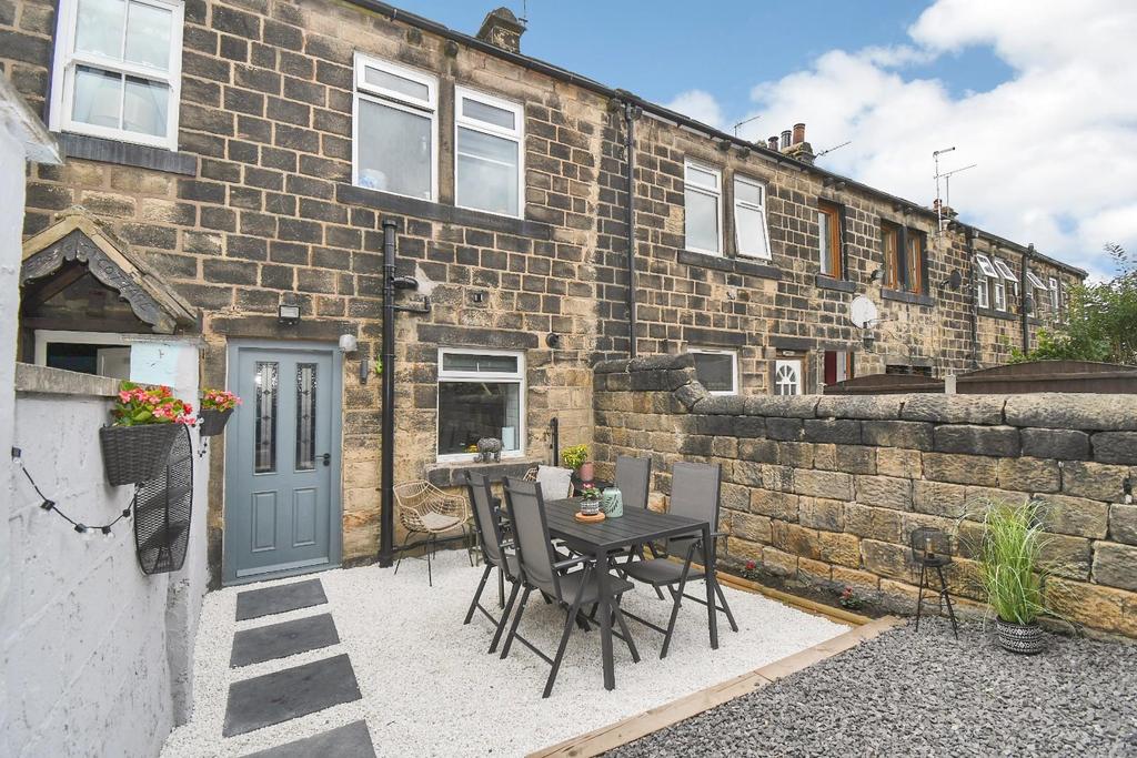 Kirk Lane, Yeadon, Leeds 2 bed terraced house £229,950