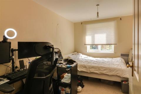 27 Coniston Avenue, Purfleet, RM19 1PG