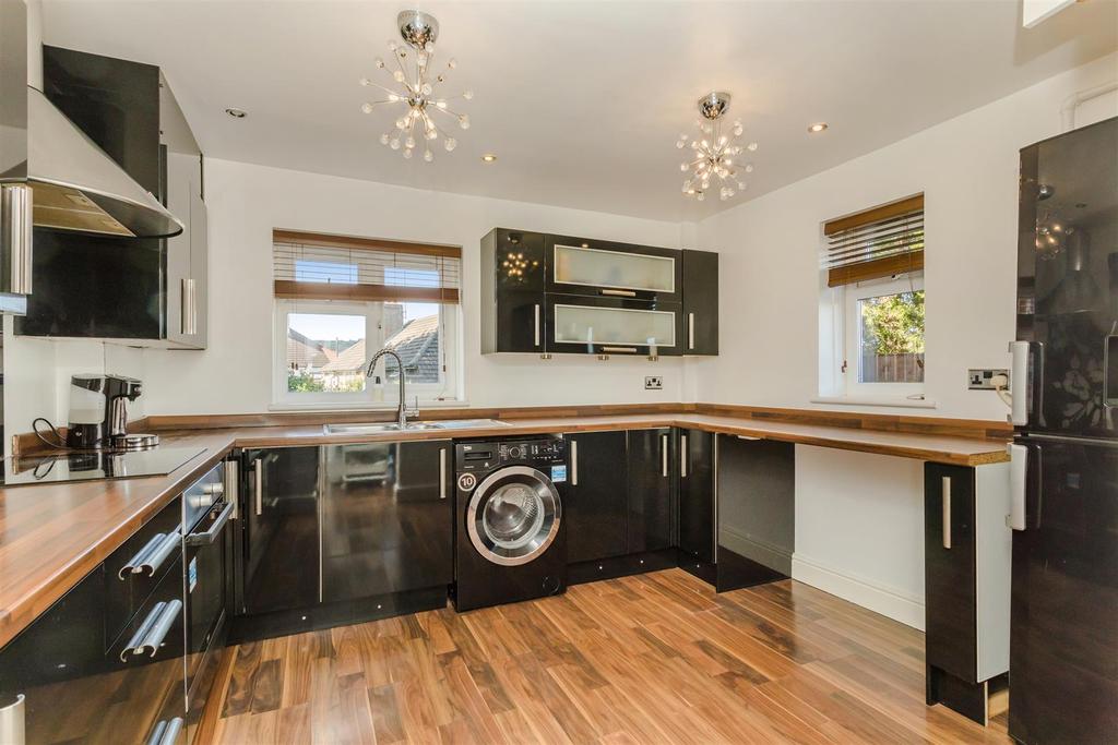 Moulsecoomb Way, Brighton 3 bed semidetached house £400,000