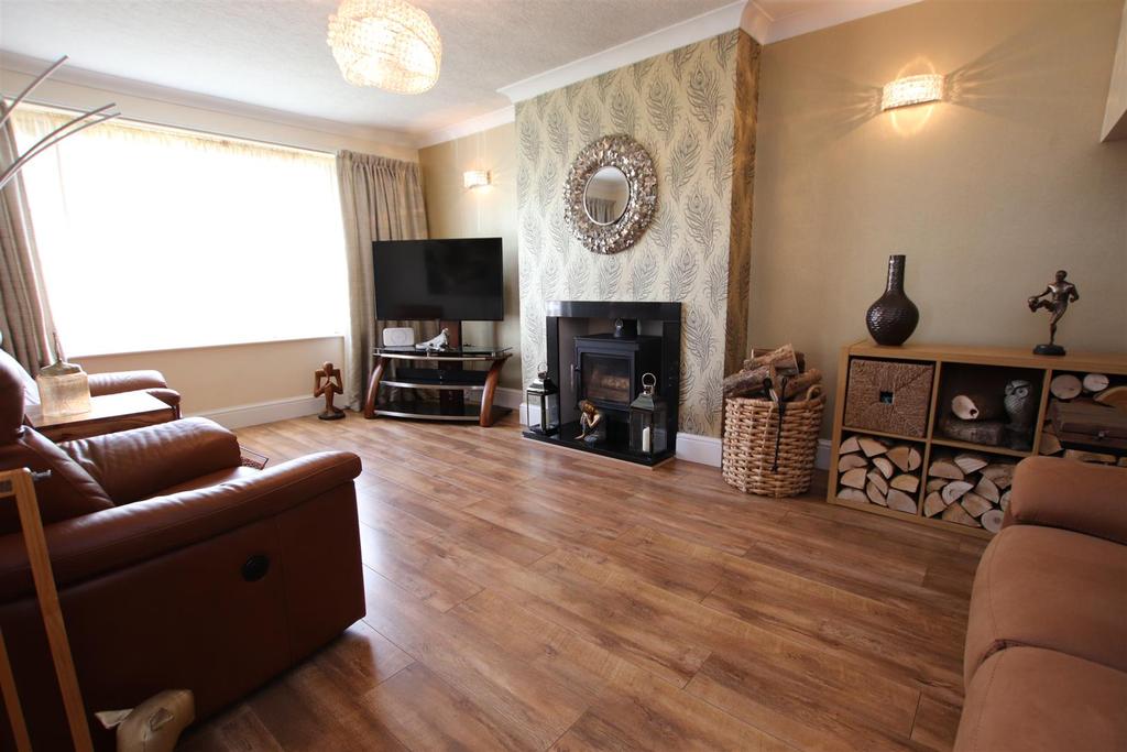 Brackendale Drive, Thackley 5 bed semidetached bungalow £349,950