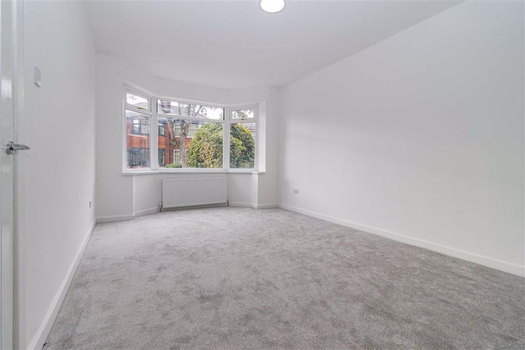 Raglan Road, Stretford, Trafford, M32 3 bed semidetached house £375,000