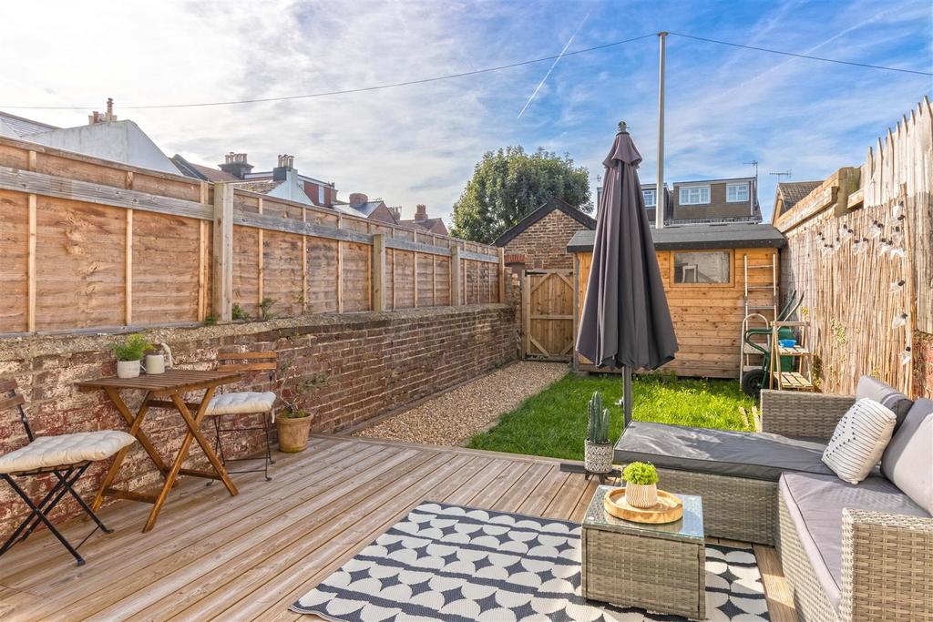 Penhill Road, Lancing 3 bed terraced house for sale £350,000