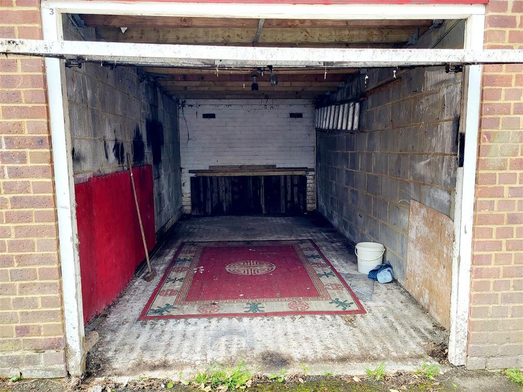 Star Mill Lane, Chatham Garage £60 pcm (£14 pw)