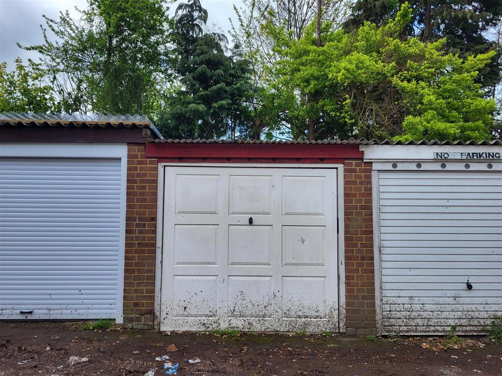 Star Mill Lane, Chatham Garage £60 pcm (£14 pw)