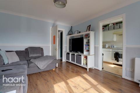 8 Watson Gardens, Harold Wood, Romford, RM3 0WZ