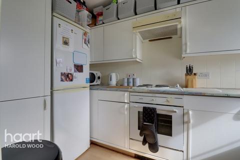 8 Watson Gardens, Harold Wood, Romford, RM3 0WZ