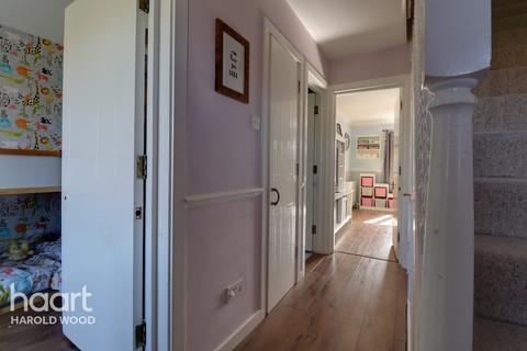8 Watson Gardens, Harold Wood, Romford, RM3 0WZ