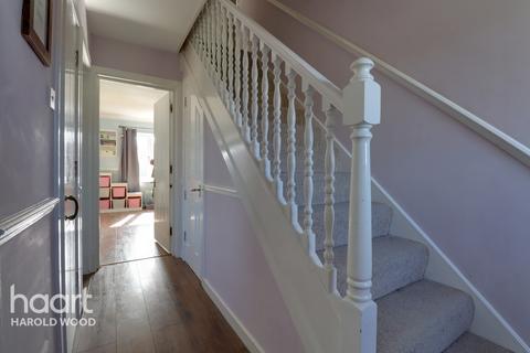 8 Watson Gardens, Harold Wood, Romford, RM3 0WZ