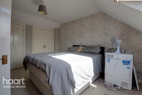 8 Watson Gardens, Harold Wood, Romford, RM3 0WZ